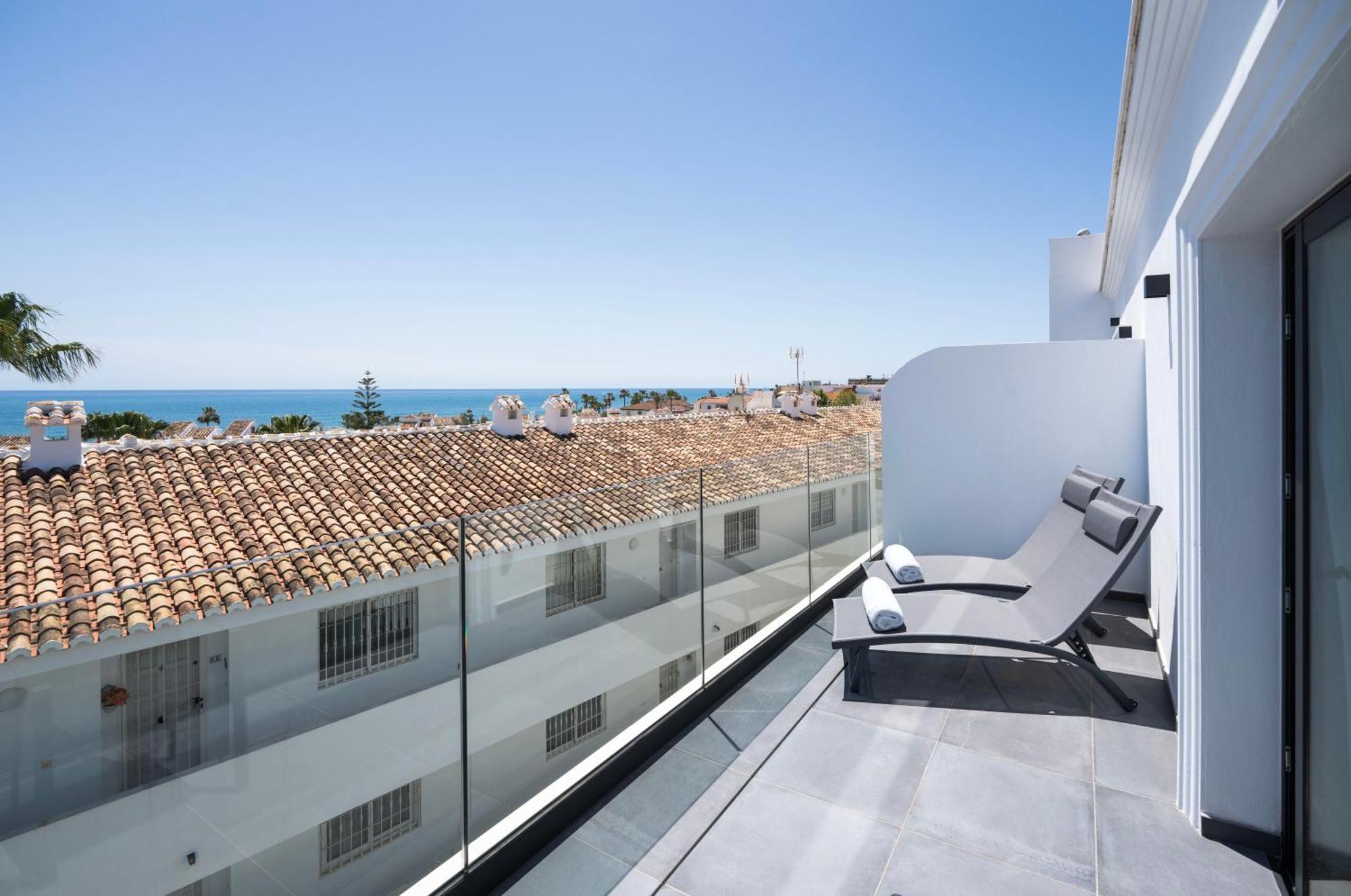 The Orange House Boutique Hotel And Upstairs Rooftop Bar Center Of La Cala De Mijas 100M From The Beach Eksteriør billede