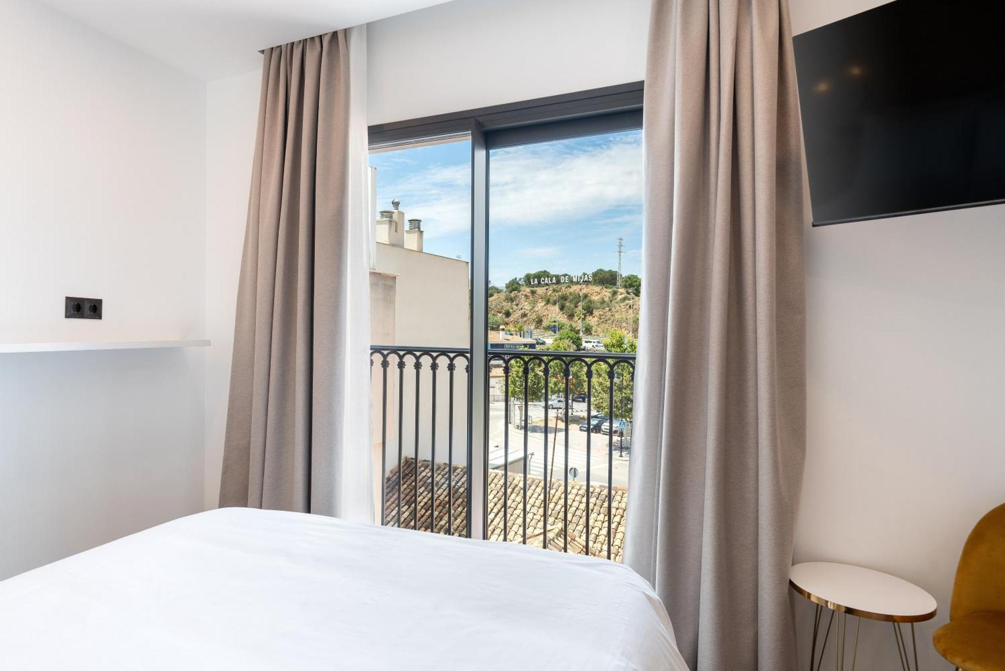 The Orange House Boutique Hotel And Upstairs Rooftop Bar Center Of La Cala De Mijas 100M From The Beach Eksteriør billede