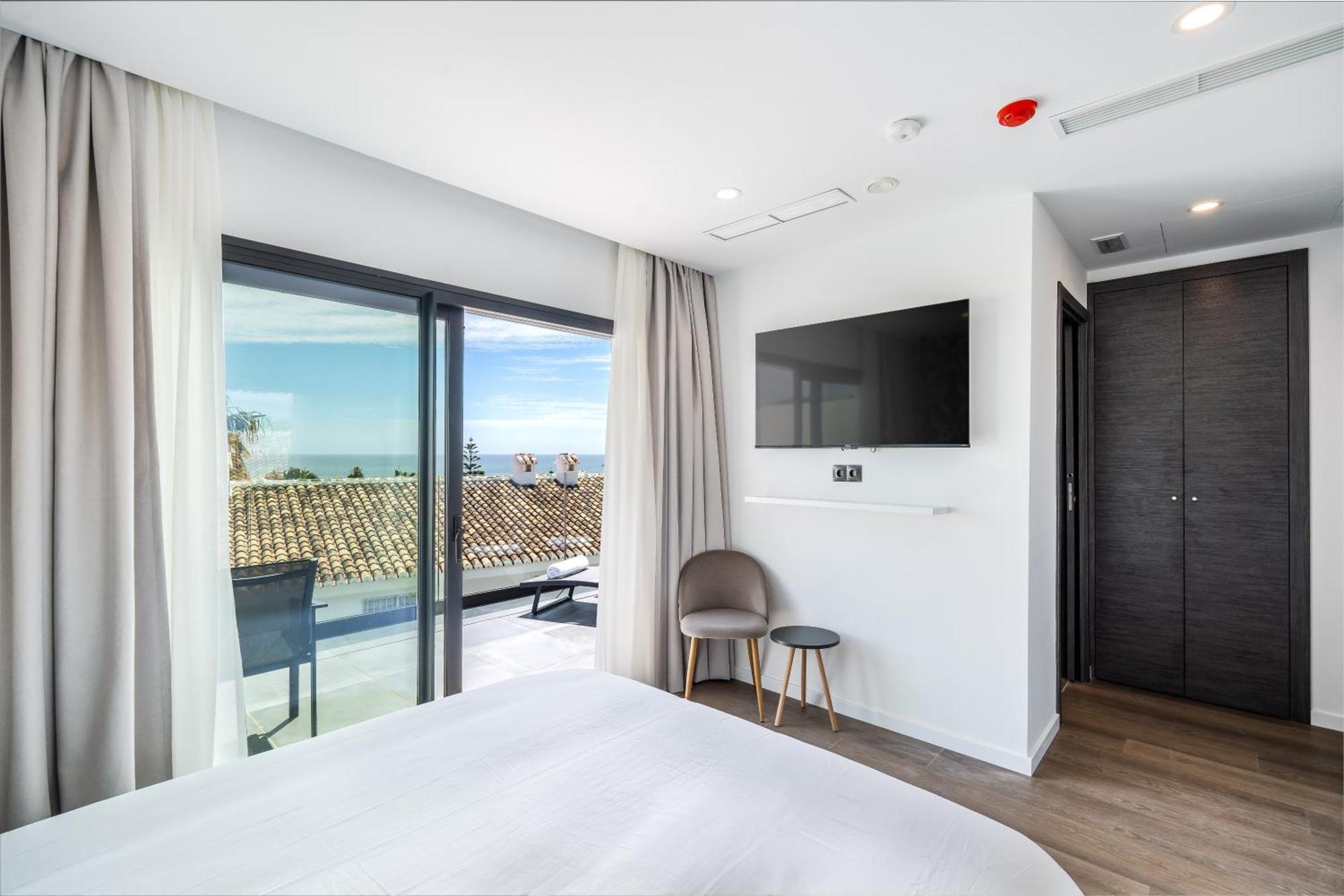 The Orange House Boutique Hotel And Upstairs Rooftop Bar Center Of La Cala De Mijas 100M From The Beach Eksteriør billede