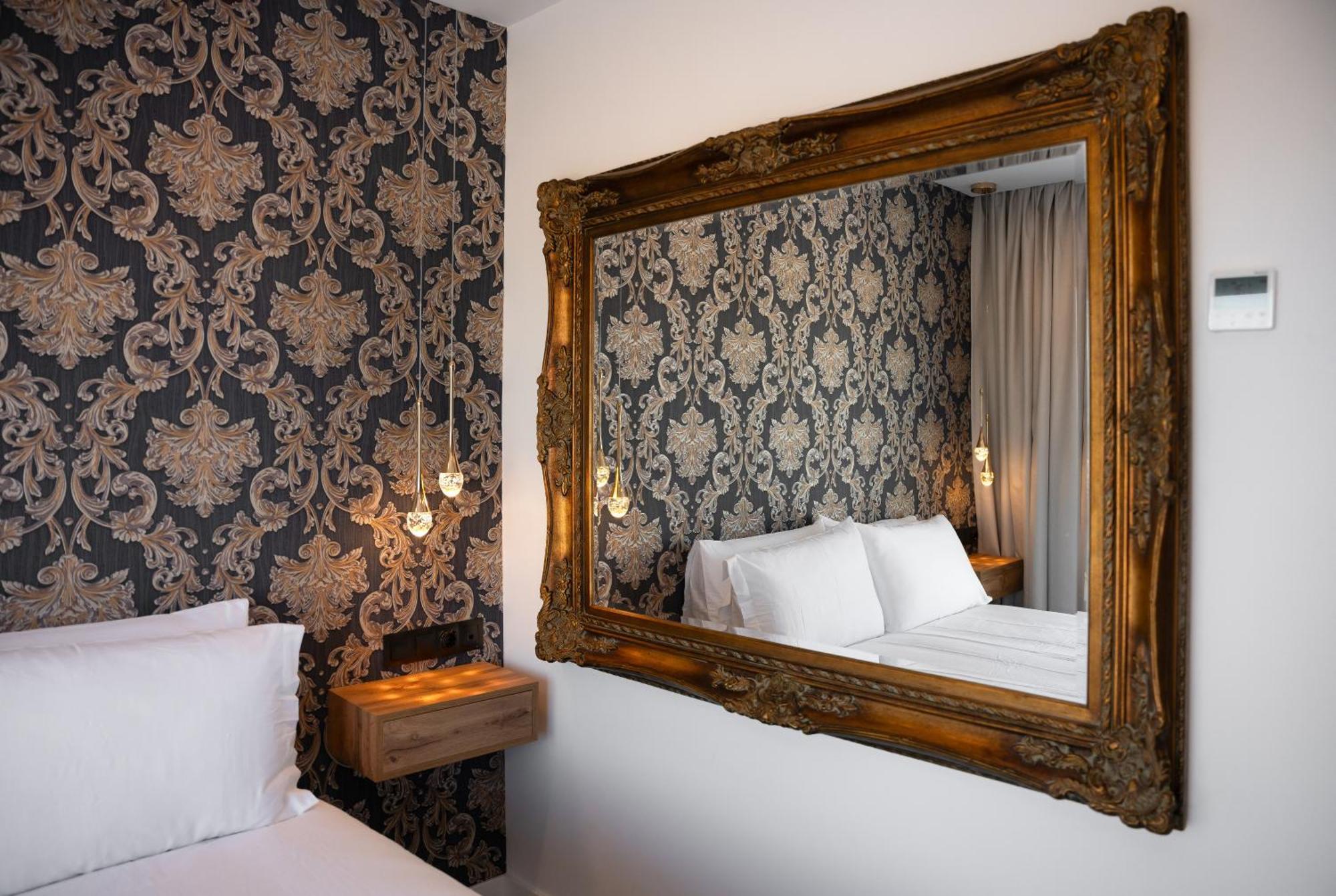 The Orange House Boutique Hotel And Upstairs Rooftop Bar Center Of La Cala De Mijas 100M From The Beach Eksteriør billede