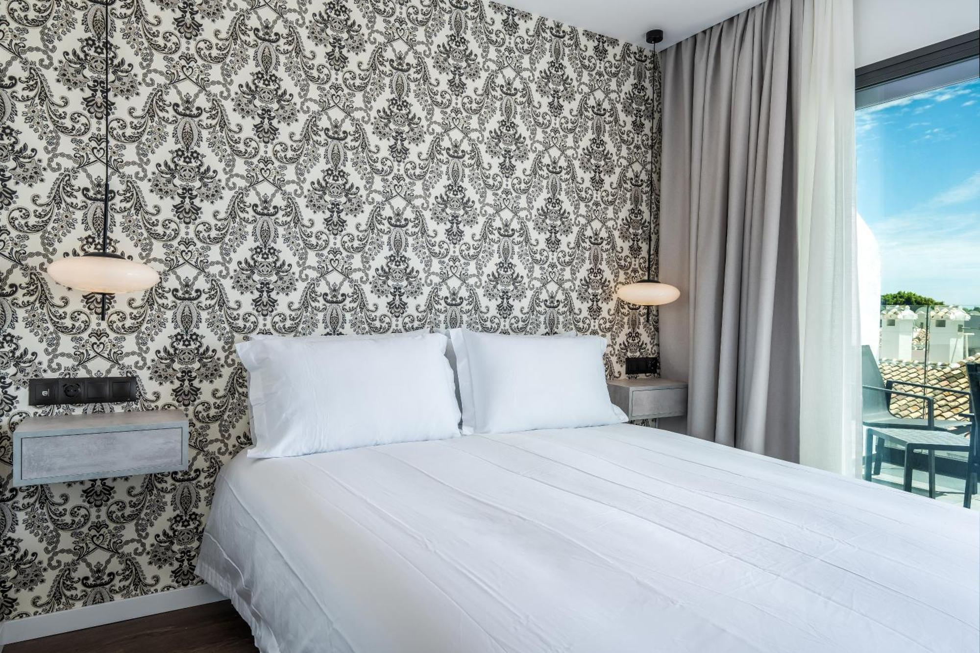 The Orange House Boutique Hotel And Upstairs Rooftop Bar Center Of La Cala De Mijas 100M From The Beach Eksteriør billede