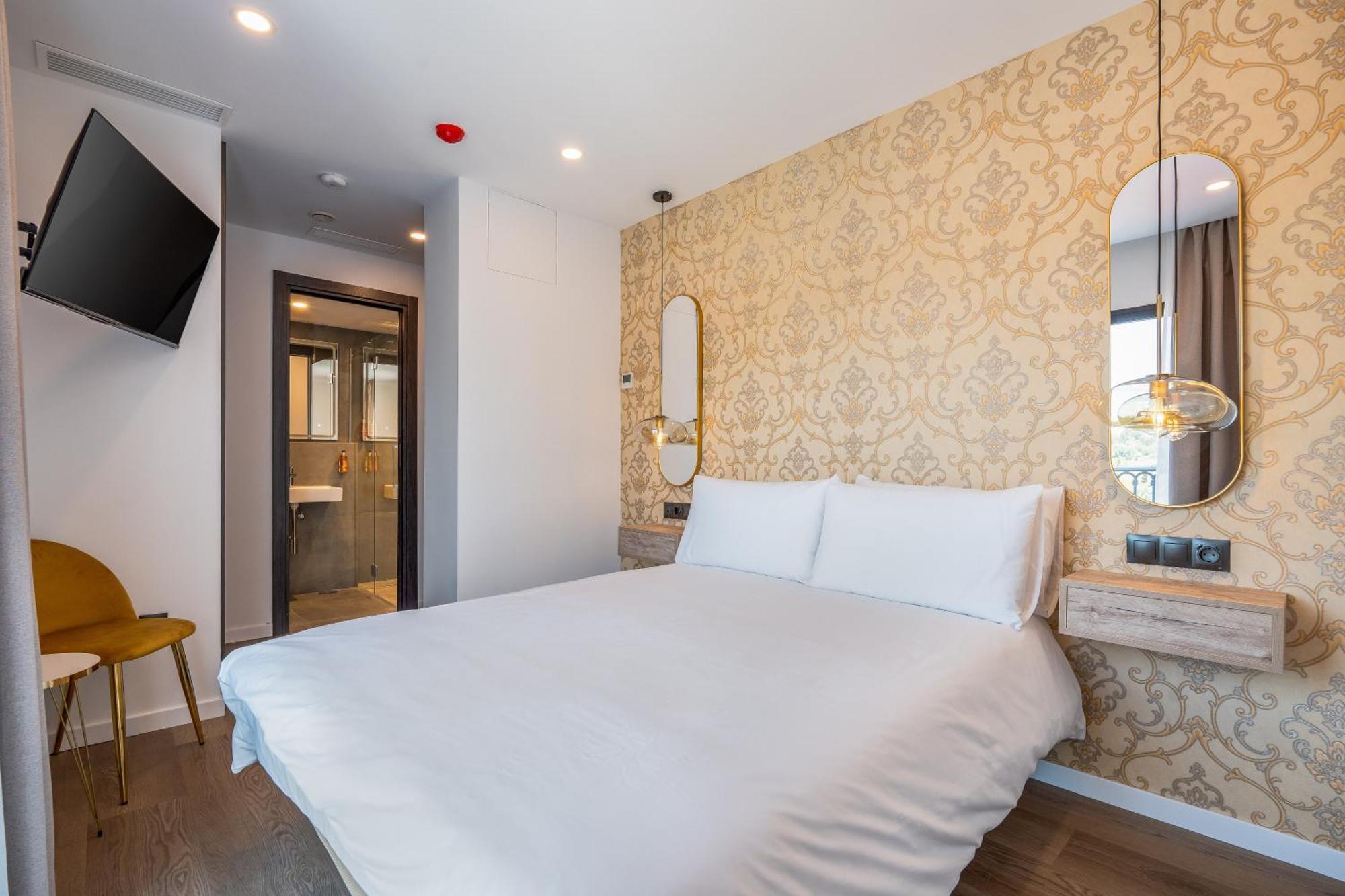 The Orange House Boutique Hotel And Upstairs Rooftop Bar Center Of La Cala De Mijas 100M From The Beach Eksteriør billede